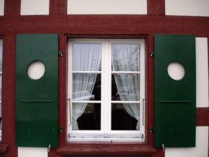 Holzfenster mit Landhaussprossen (aussen)